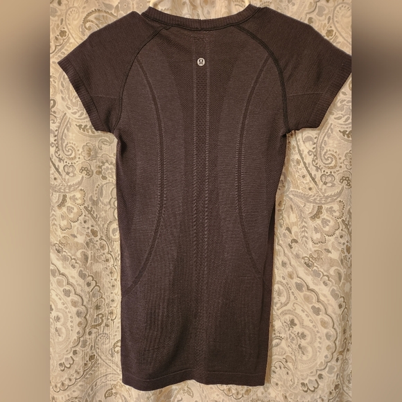 Lululemom top - Picture 2 of 2